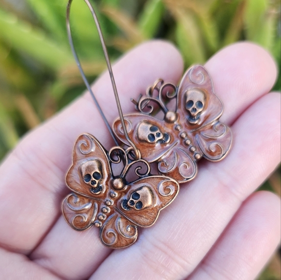 New! Adorable Earrings - Picture 5 of 8